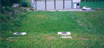 Station d'assainissement groupé. Assainissement rustique avec fosse septique toutes eaux, filtre pouzzolane et filtre à sable non étanche.